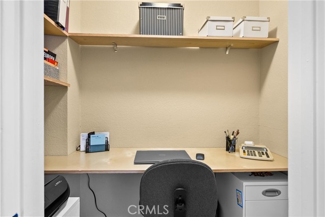 Mini office in Hallway