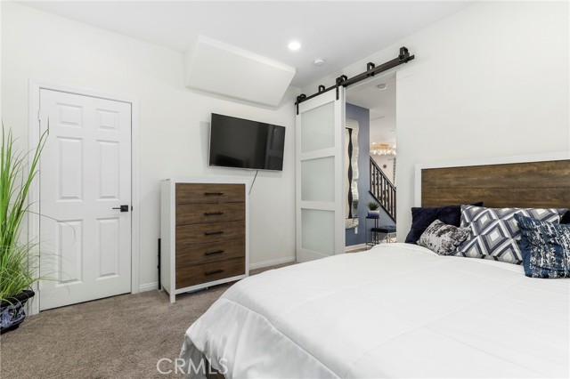 Detail Gallery Image 12 of 31 For 17050 Zion Dr, Canyon Country,  CA 91387 - 4 Beds | 2/1 Baths