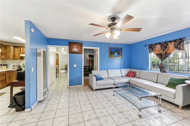 Detail Gallery Image 24 of 38 For 342 W 56th, Los Angeles,  CA 90037 - 8 Beds | 4 Baths