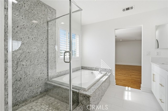 Detail Gallery Image 11 of 35 For 317 Rochester, Costa Mesa,  CA 92627 - 7 Beds | 6/1 Baths