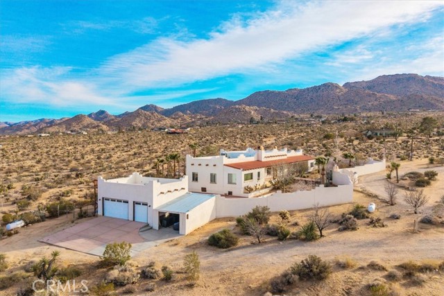 7423 Juniper Road, Joshua Tree CA: https://media.crmls.org/medias/0b452dc4-b5fe-4358-9e86-c4dbccec6d01.jpg