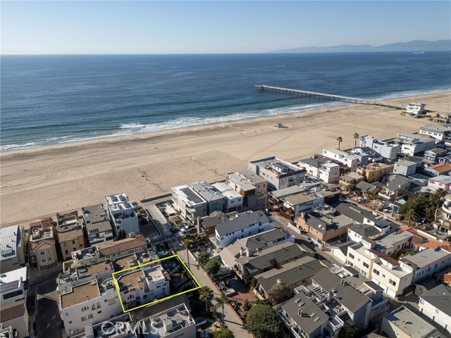 Detail Gallery Image 2 of 40 For 32 8th St, Hermosa Beach,  CA 90254 - 3 Beds | 3/1 Baths