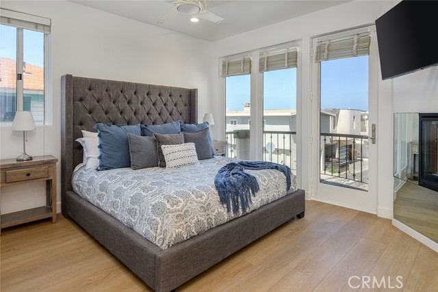 Detail Gallery Image 33 of 53 For 216 23rd St, Manhattan Beach,  CA 90266 - 4 Beds | 3 Baths