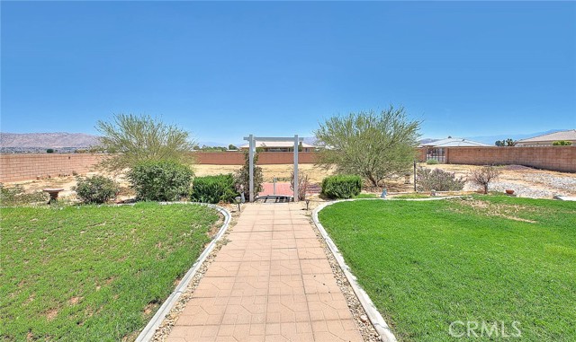 15095 Douglas Street, Apple Valley CA: https://media.crmls.org/medias/0b469c35-cfae-44ae-b2eb-de61a6594861.jpg