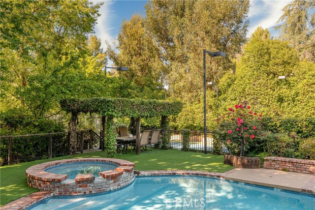 4851 Corbin Avenue, Tarzana CA: https://media.crmls.org/medias/0b46a8f3-1124-44ff-a5f9-10604666fd90.jpg