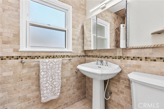 3556 Rutgers Avenue, Long Beach CA: https://media.crmls.org/medias/0b46dfaa-41fa-4ad0-a128-6dd1fcdcac39.jpg