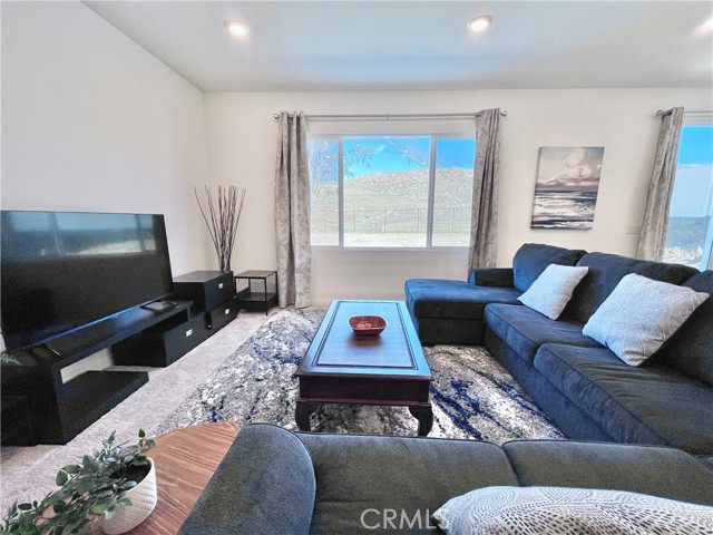 Detail Gallery Image 8 of 66 For 8044 Country Mile Ln, Riverside,  CA 92507 - 5 Beds | 3/1 Baths