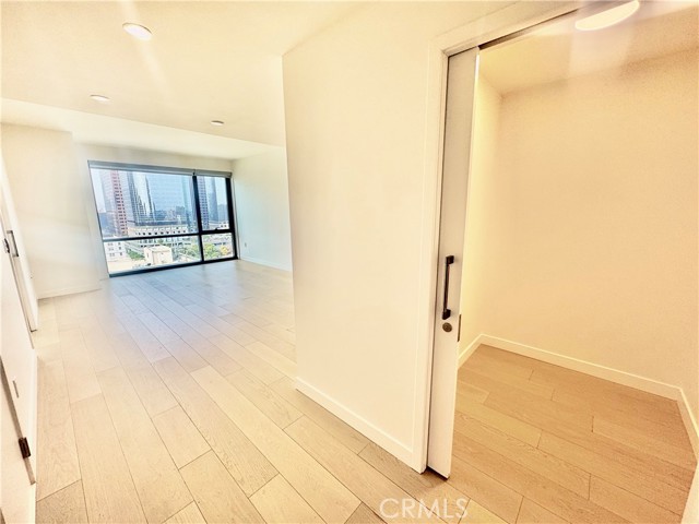 Detail Gallery Image 3 of 23 For 400 S Broadway #2007,  Los Angeles,  CA 90013 - 1 Beds | 1 Baths