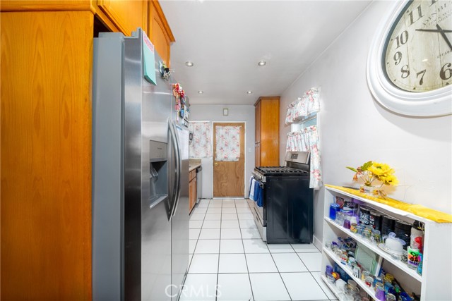 Detail Gallery Image 8 of 30 For 2002 N Salinas Ave, Los Angeles,  CA 90059 - 2 Beds | 1 Baths