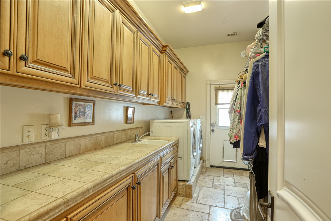 Detail Gallery Image 27 of 51 For 5630 Oakhill Ct, Santa Maria,  CA 93455 - 7 Beds | 5/1 Baths