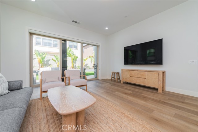 53 Lunar, Irvine CA: https://media.crmls.org/medias/0b4a9364-93f4-414d-b92e-250cc2a26e82.jpg