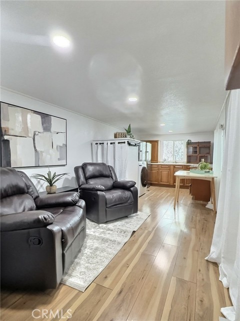 Front Image Thumbnail for CRCV25256881