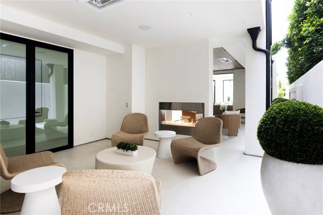 303 Goldenrod Avenue, Corona del Mar CA: https://media.crmls.org/medias/0b4cc38f-a2c6-46ee-81fe-f7852f7007c8.jpg
