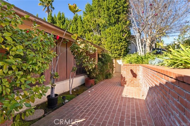 Detail Gallery Image 3 of 27 For 3713 Dellvale Pl, Encino,  CA 91436 - 4 Beds | 4/1 Baths