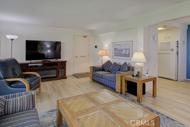 224 Avenida Majorca, Laguna Woods CA: https://media.crmls.org/medias/0b4da503-a787-433d-a4d1-ad4e6d580375.jpg