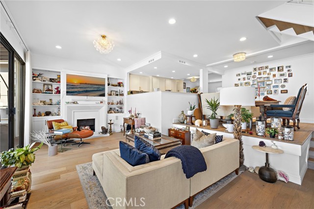 Detail Gallery Image 7 of 29 For 12 Encore Ct, Newport Beach,  CA 92663 - 4 Beds | 2/1 Baths