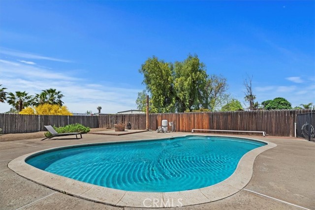 5485 SULPHUR Drive, Jurupa Valley CA: https://media.crmls.org/medias/0b4e8cbc-c4cb-4394-8a45-3acaa0ccfc8e.jpg