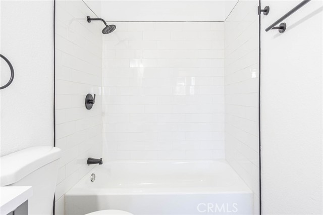 2008 Sequoia Drive, Barstow CA: https://media.crmls.org/medias/0b4f5875-52e3-4ecc-a88c-8dccb4c9ce95.jpg