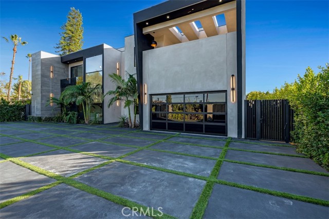 Detail Gallery Image 3 of 50 For 13016 Chandler, Sherman Oaks,  CA 91401 - 6 Beds | 6/1 Baths