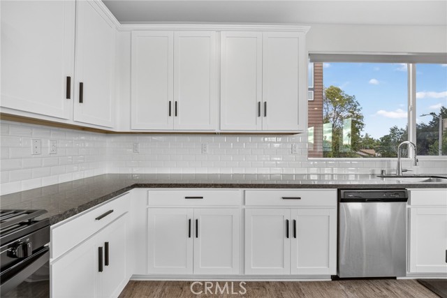 Detail Gallery Image 22 of 55 For 8405 N Fusion, Northridge,  CA 91325 - 4 Beds | 4 Baths