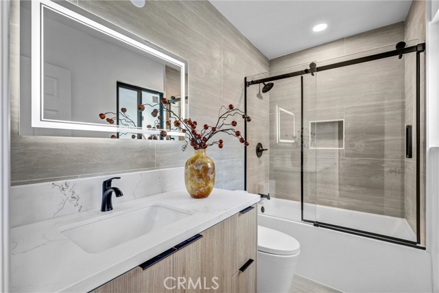 5222 Cedros Avenue, Sherman Oaks CA: https://media.crmls.org/medias/0b511be9-c455-4674-ba09-efc60121a459.jpg