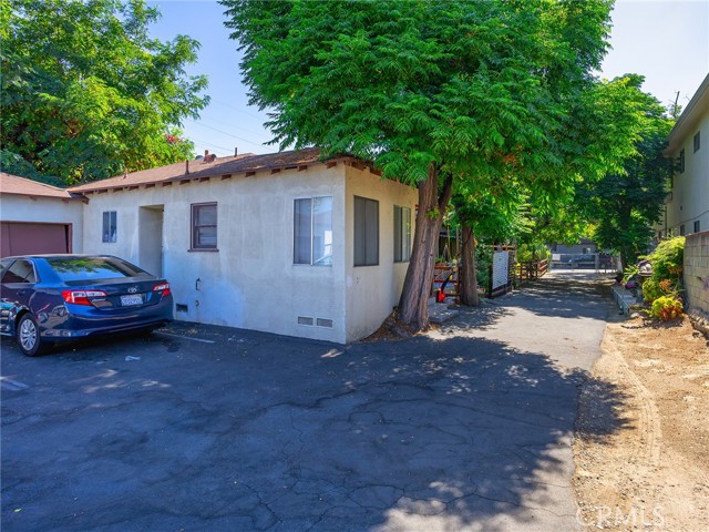 5150 Riverton Avenue, North Hollywood CA: https://media.crmls.org/medias/0b51262d-e237-4e91-83c1-bee292a8661a.jpg