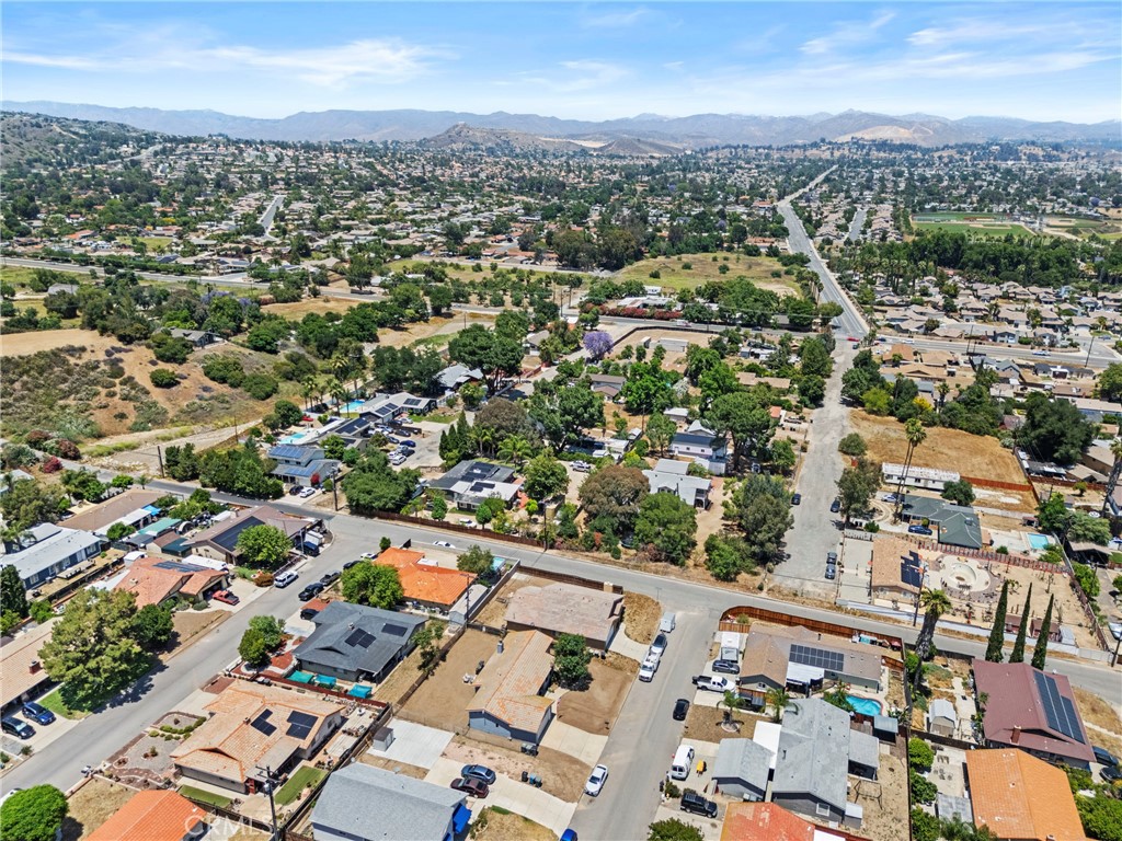 https://media.crmls.org/medias/0b513580-2fdb-48ea-ba59-089d2b857d63.jpg?preset=X-Large