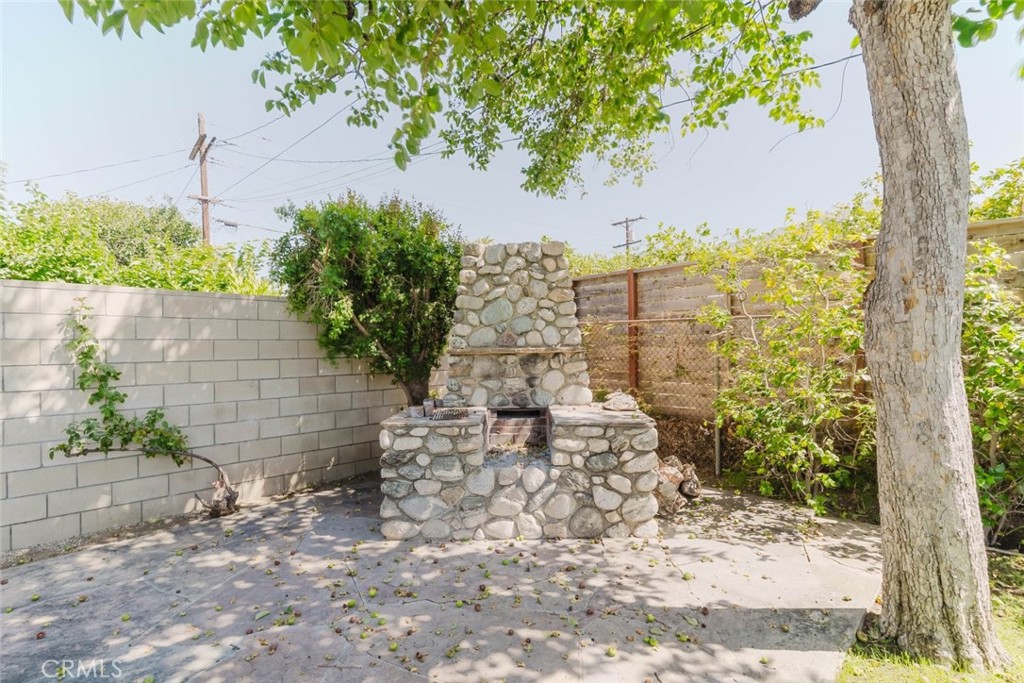 https://media.crmls.org/medias/0b51546b-922d-41a0-bb91-6577a2712d59.jpg?preset=X-Large