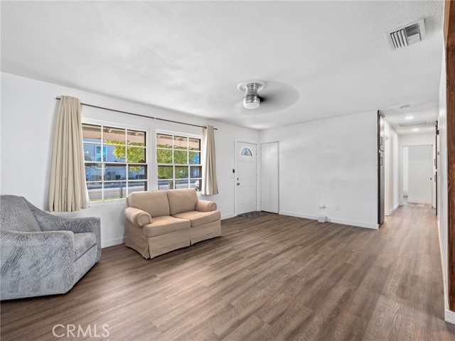 Detail Gallery Image 5 of 27 For 360 W San Bernardino, Rialto,  CA 92376 - 3 Beds | 2 Baths