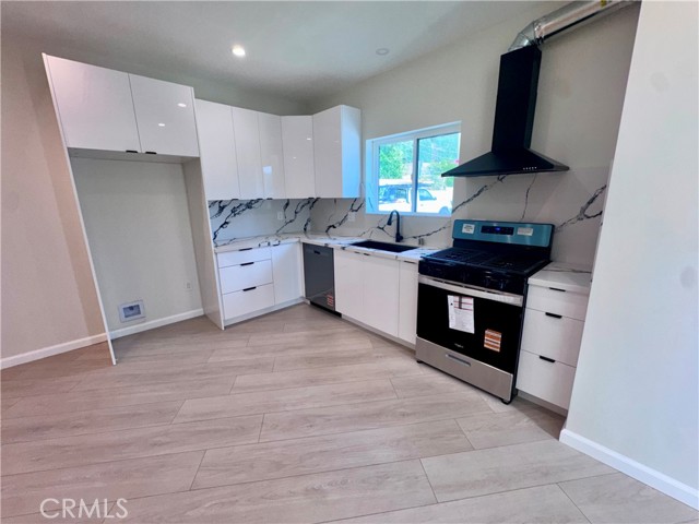 Detail Gallery Image 8 of 31 For 10787 Las Lunitas Ave, Tujunga,  CA 91042 - 2 Beds | 2 Baths