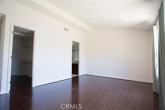 Detail Gallery Image 6 of 17 For 2621 Carnegie Ln #C,  Redondo Beach,  CA 90278 - 3 Beds | 2/1 Baths