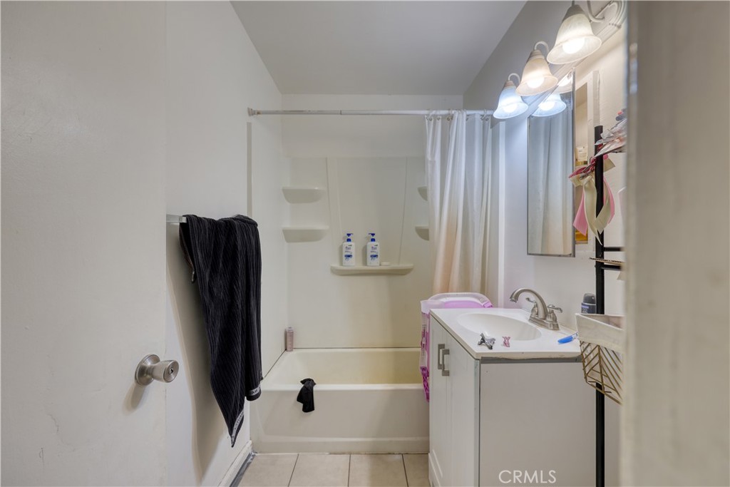 https://media.crmls.org/medias/0b534e4f-1819-4444-bd78-32469029d0f4.jpg?preset=X-Large