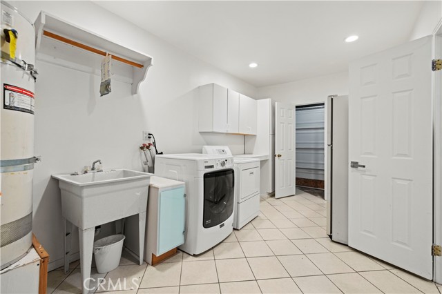 10685 Ledeen Drive, Lakeview Terrace CA: https://media.crmls.org/medias/0b543fb7-14b1-404f-827d-65b87c3afc65.jpg