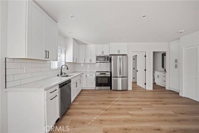 Detail Gallery Image 6 of 27 For 10323 Eldora, Sunland,  CA 91040 - 5 Beds | 4 Baths