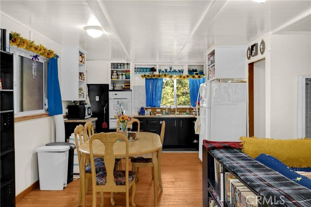 Detail Gallery Image 9 of 30 For 32876 Lone Pine Dr, Running Springs,  CA 92382 - 2 Beds | 1 Baths