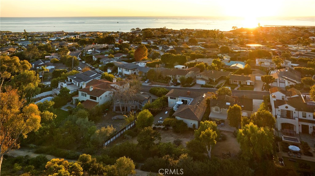 https://media.crmls.org/medias/0b55344f-a394-4e2d-a79b-240b782e200a.jpg?preset=X-Large