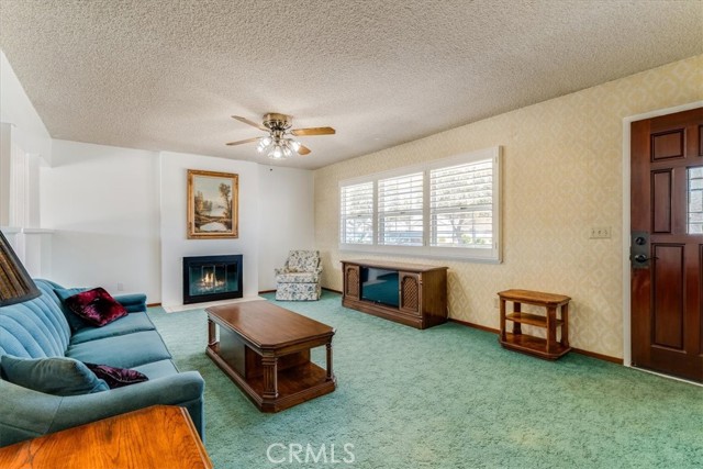 516 E Creston Street, Santa Maria CA: https://media.crmls.org/medias/0b5780b8-6457-4af1-b18c-e1a2e3d04d48.jpg