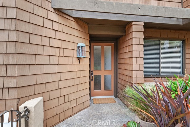 7 Canyon Island Drive, Newport Beach CA: https://media.crmls.org/medias/0b57f44b-6445-4c8d-bcce-16b2b6f9b72f.jpg