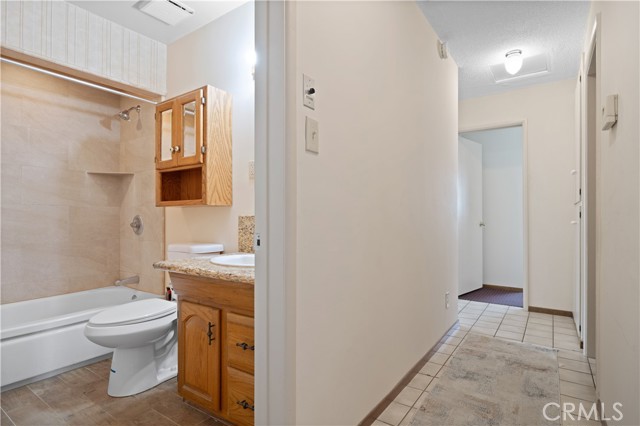 5422 Golondrina Drive, San Bernardino CA: https://media.crmls.org/medias/0b584d4f-7911-4995-b223-282b2a887680.jpg