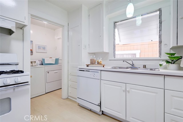 533 13th Street, Manhattan Beach, California 90266, 2 Bedrooms Bedrooms, ,1 BathroomBathrooms,Residential,Sold,13th,SB23018975