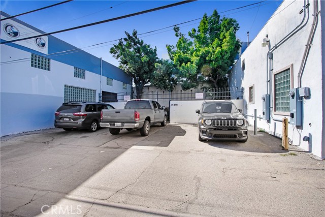 14526 Erwin Street, Van Nuys (los Angeles), California 91411, ,Commercial Sale,For Sale,14526 Erwin Street,CRSR24035256