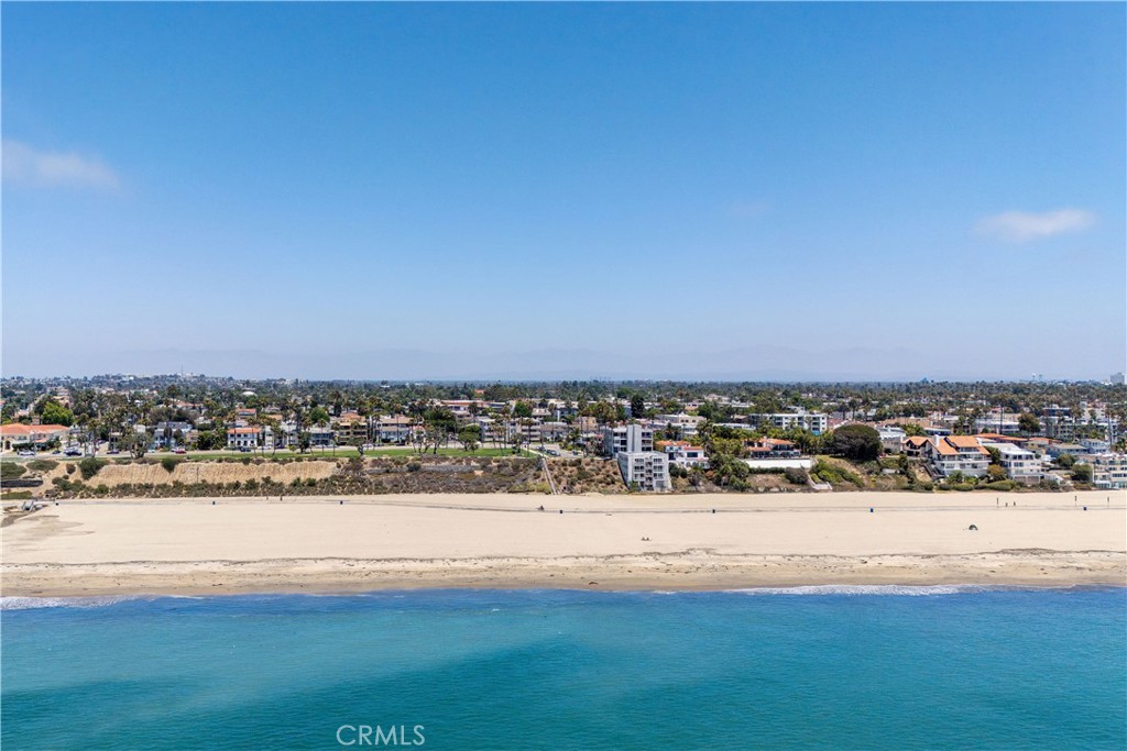 https://media.crmls.org/medias/0b598cab-9cac-4377-84e0-d85b22d15e06.jpg?preset=X-Large