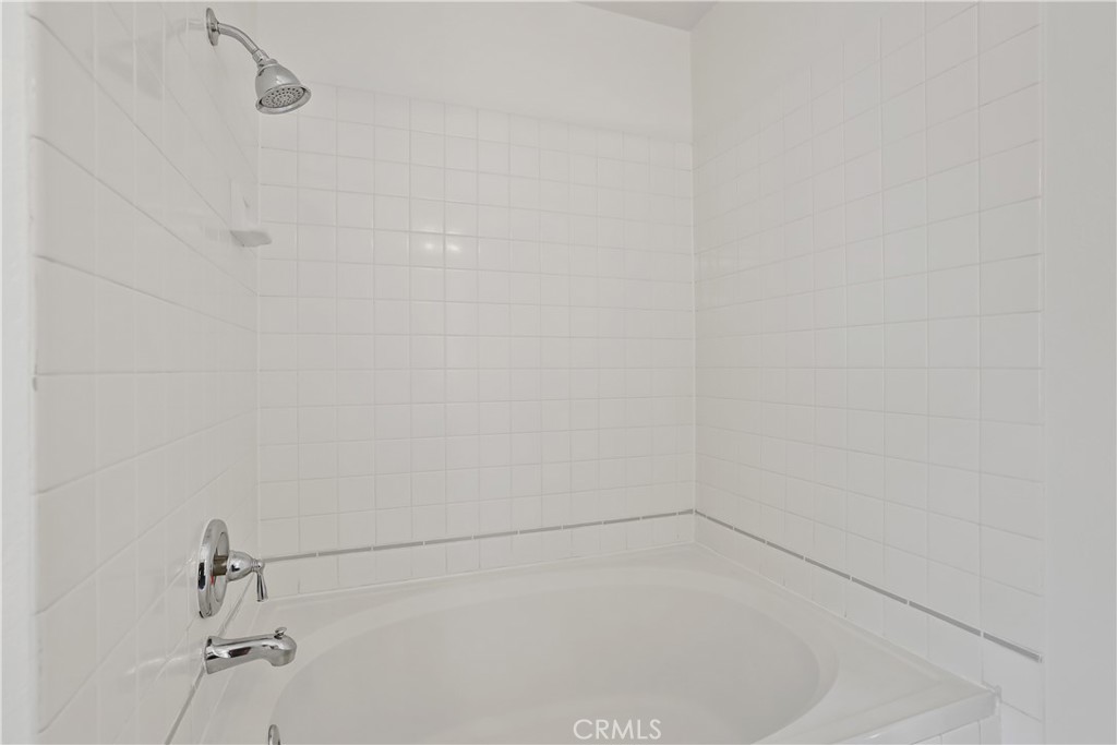 https://media.crmls.org/medias/0b5a7d74-228a-452f-83fb-01a9c754ae10.jpg?preset=X-Large