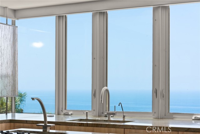 900 Gainsborough Drive, Laguna Beach CA: https://media.crmls.org/medias/0b5b3f86-7818-4a22-96e4-1f61415f45a1.jpg