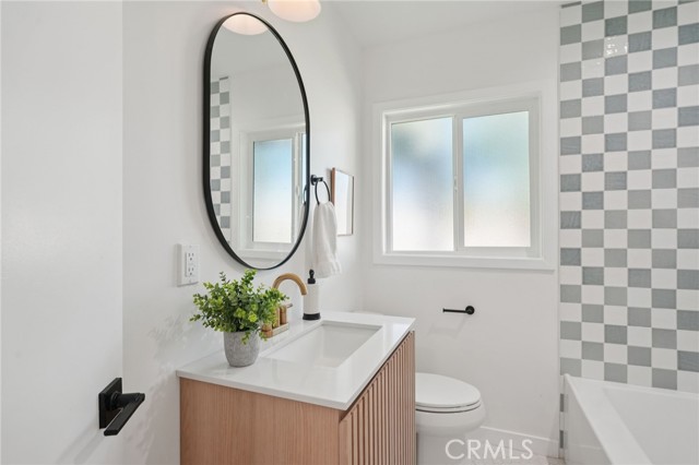 7020 Encino Avenue, Van Nuys CA: https://media.crmls.org/medias/0b5b5e34-d10f-4cbf-845f-aa903fa508d1.jpg