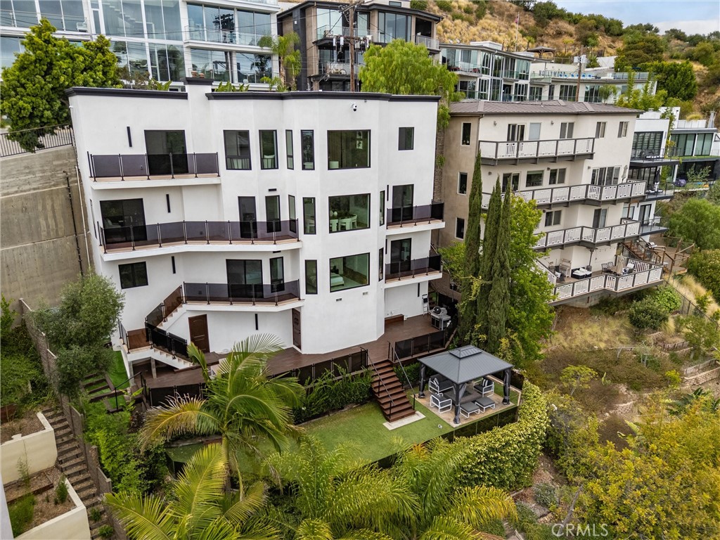 6438 Georgius — architectural residence