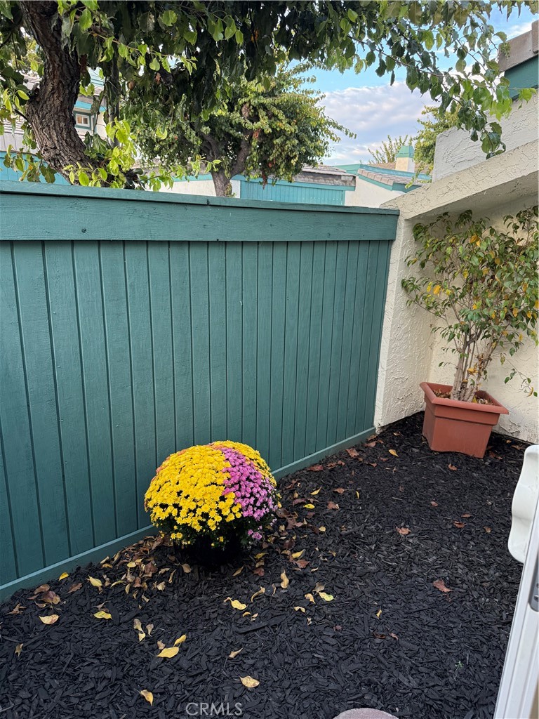 https://media.crmls.org/medias/0b5d442b-6e4d-449c-9a35-90d4740c84eb.jpg?preset=X-Large