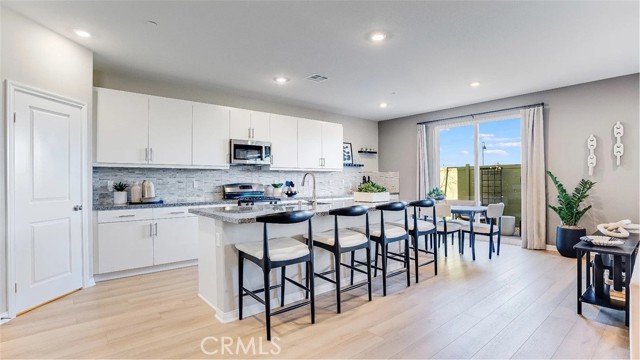 Detail Gallery Image 4 of 27 For 17593 Crabtree Meadows, Hesperia,  CA 92345 - 4 Beds | 3/1 Baths