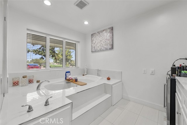 2556 W Avenue N 4, Palmdale CA: https://media.crmls.org/medias/0b5e52f3-6668-451d-8579-e6b2f1ec528c.jpg