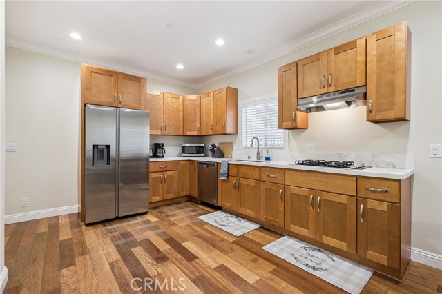 2104 Crenshaw Boulevard, Los Angeles CA: https://media.crmls.org/medias/0b602247-5a9b-4c08-adad-5c2874315166.jpg